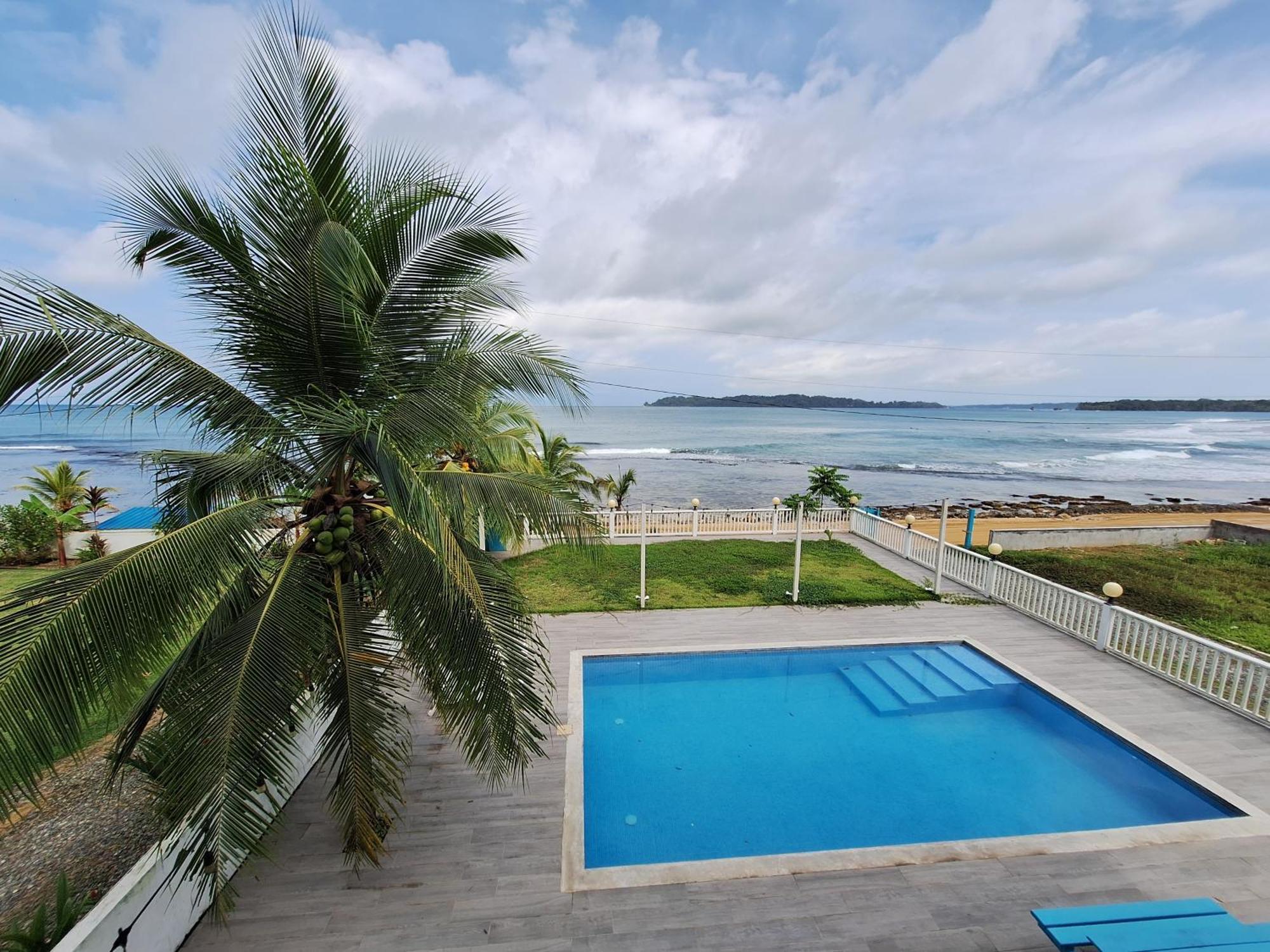 Paunch Beach Retreat Bocas Town Exterior photo