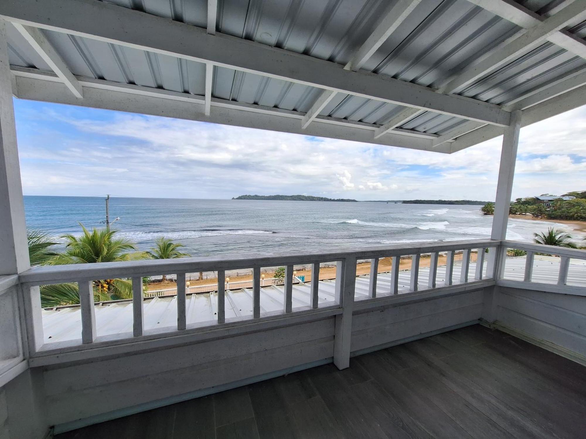 Paunch Beach Retreat Bocas Town Exterior photo