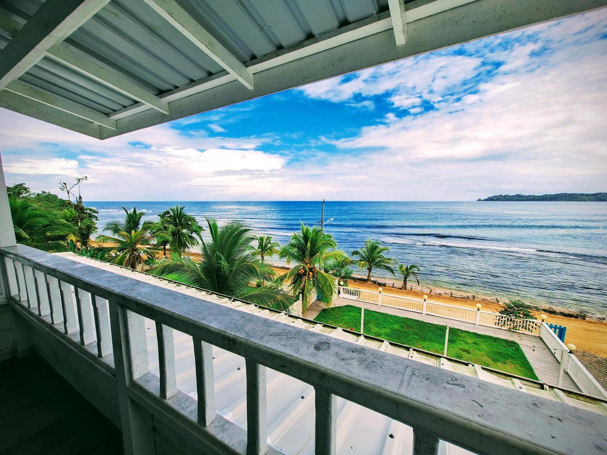 Paunch Beach Retreat Bocas Town Exterior photo